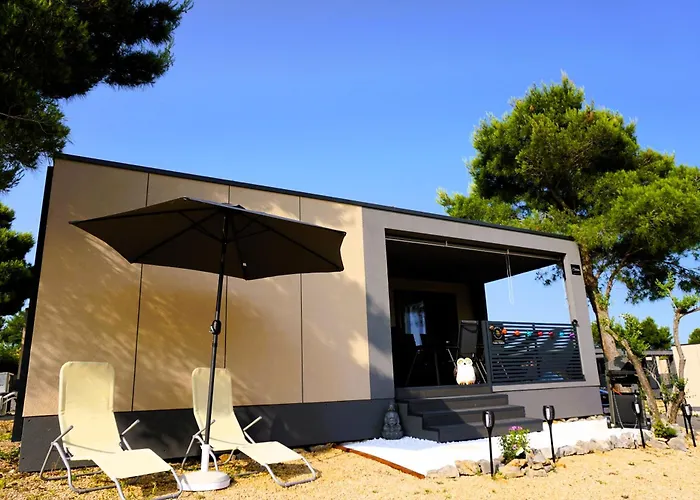 Homes With Pool - Drage