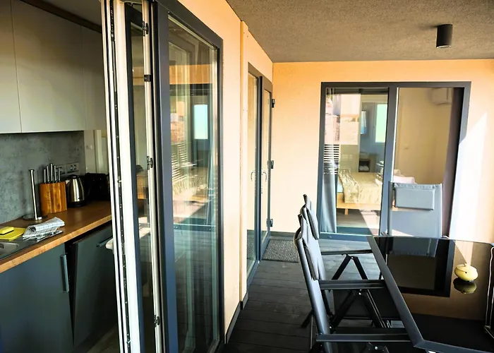 بيت للعطل Homes With Pool - *