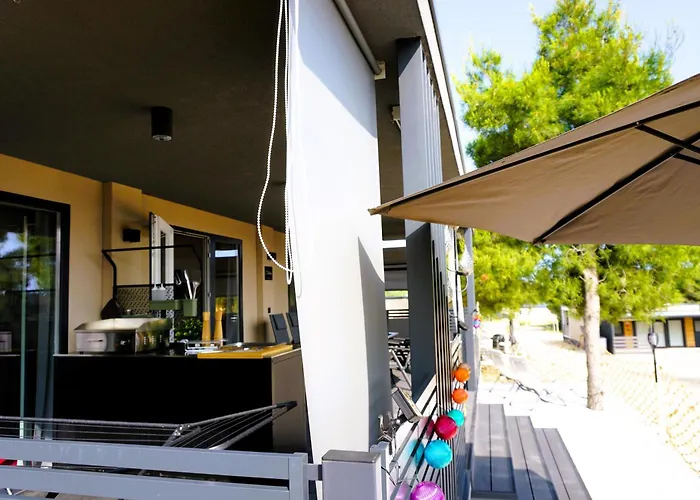 Homes With Pool - Drage