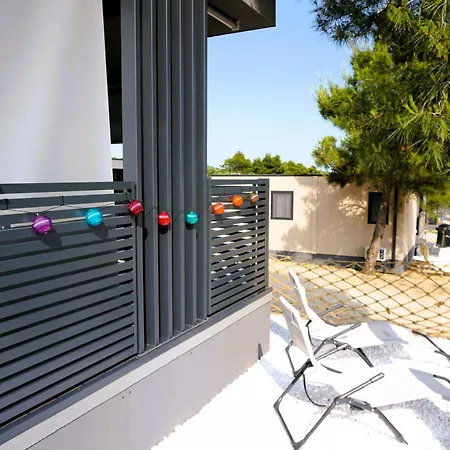 Homes With Pool - Drage